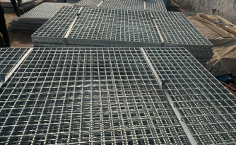Galvanized steel gratings